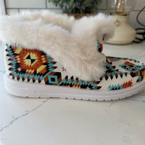 Aztec Patterned Fur Lined Women's Shoes